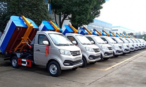 國六長安勾臂垃圾車批量發車