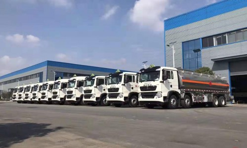 后雙橋油罐車批量發車風采展示